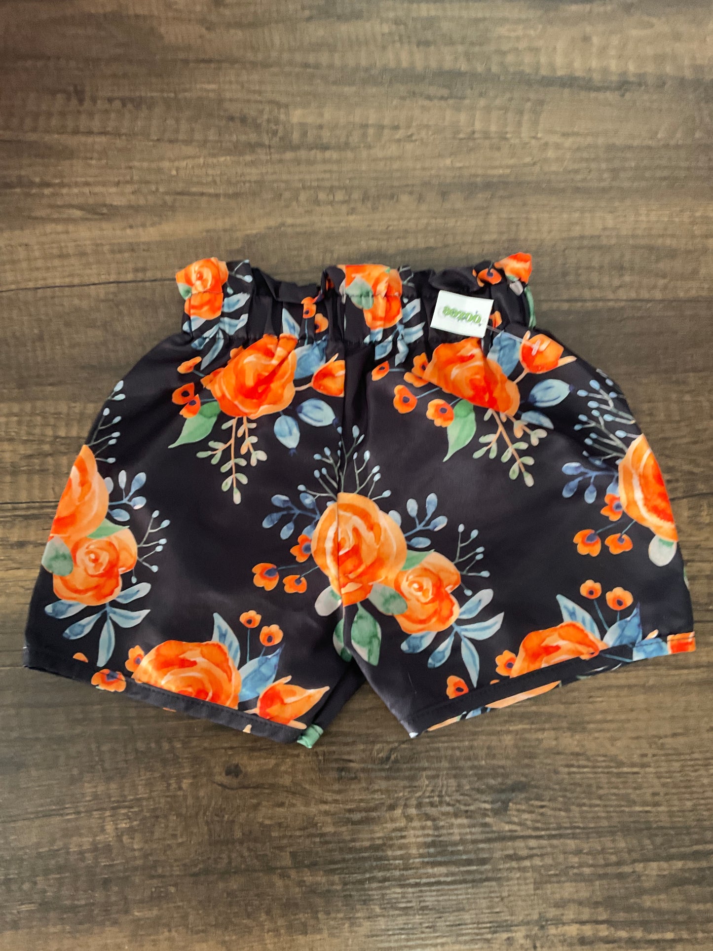 Pantalón negro con flores