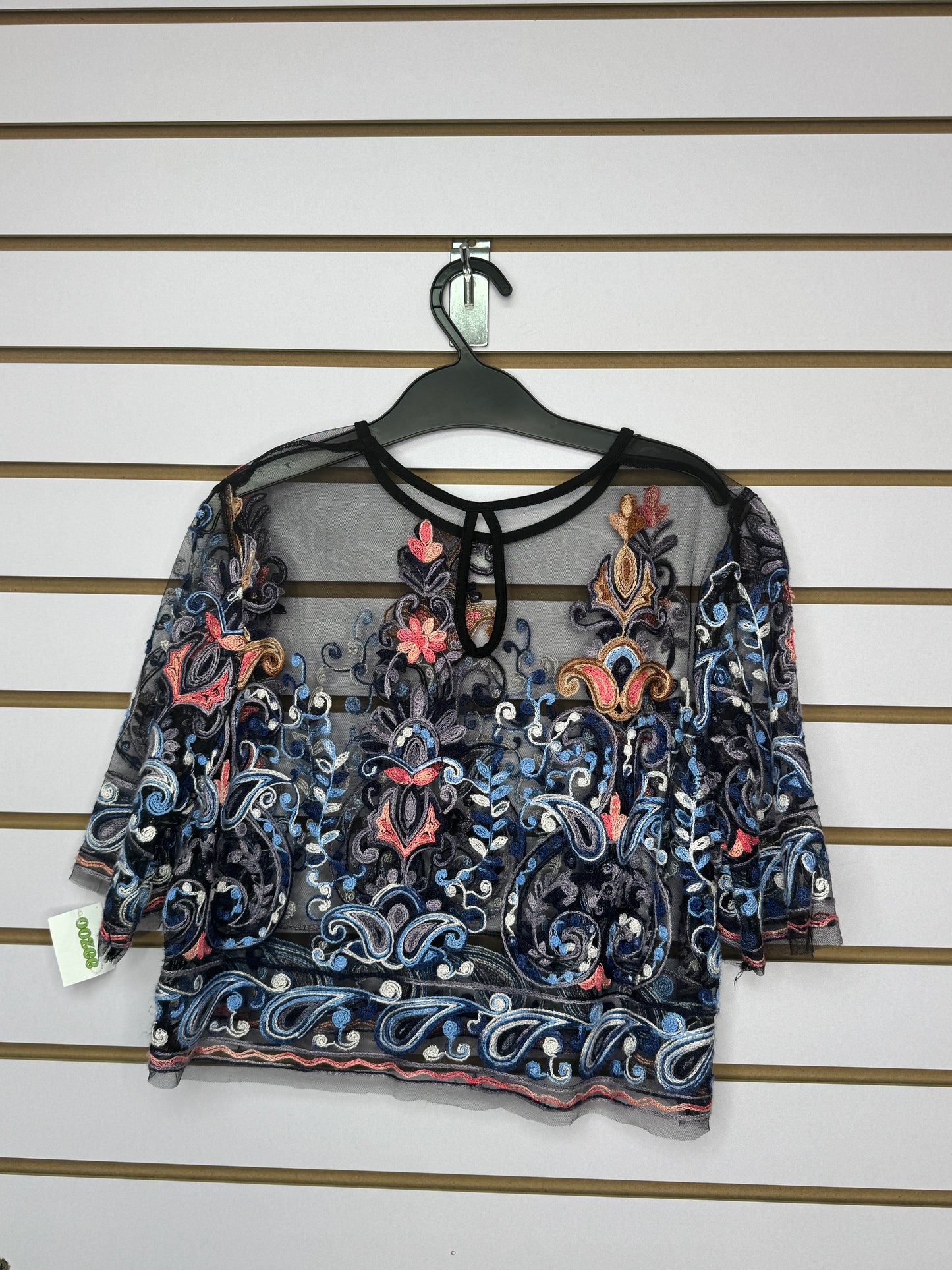 Blusa Negra con Encajes Florales