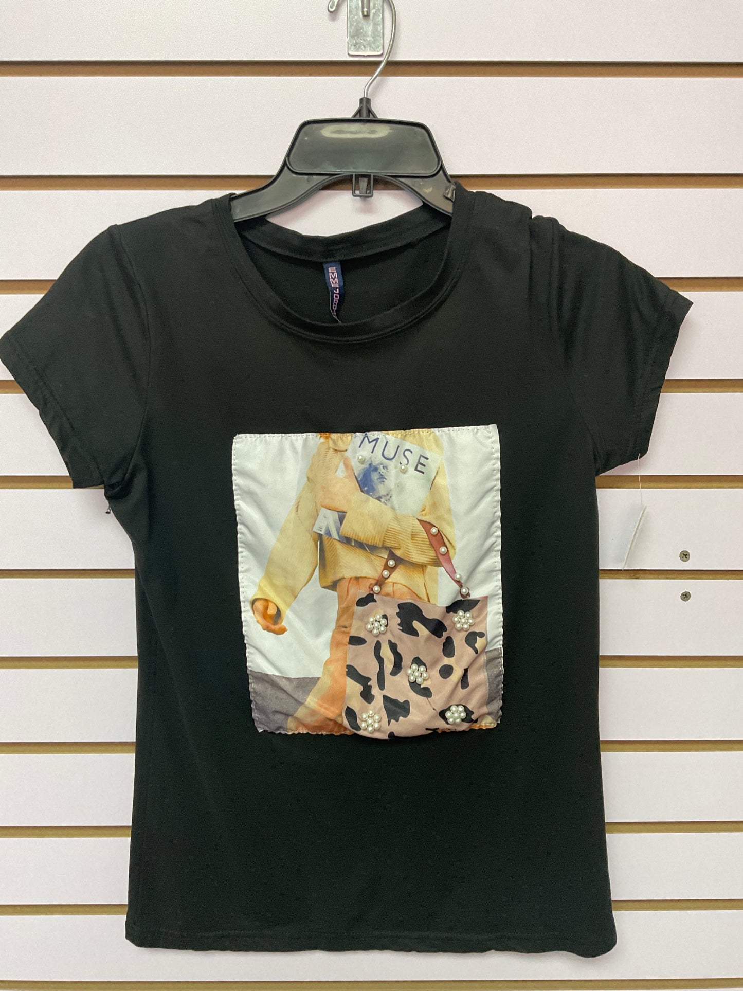 Blusa negra con perlas