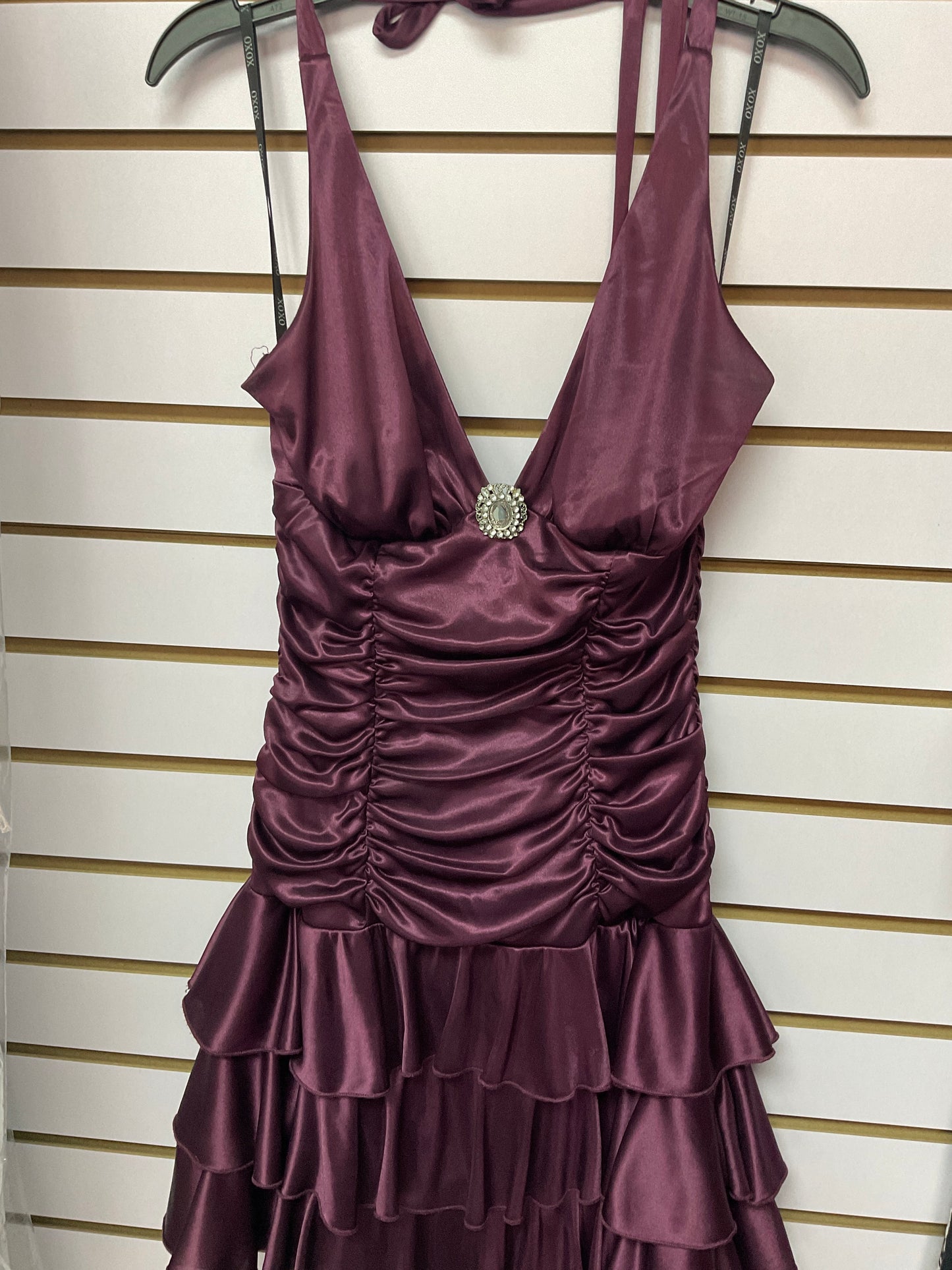 Traje vestir vino