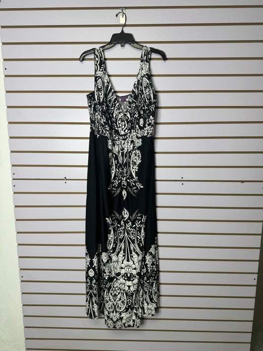 Traje Negro Flores Blancas