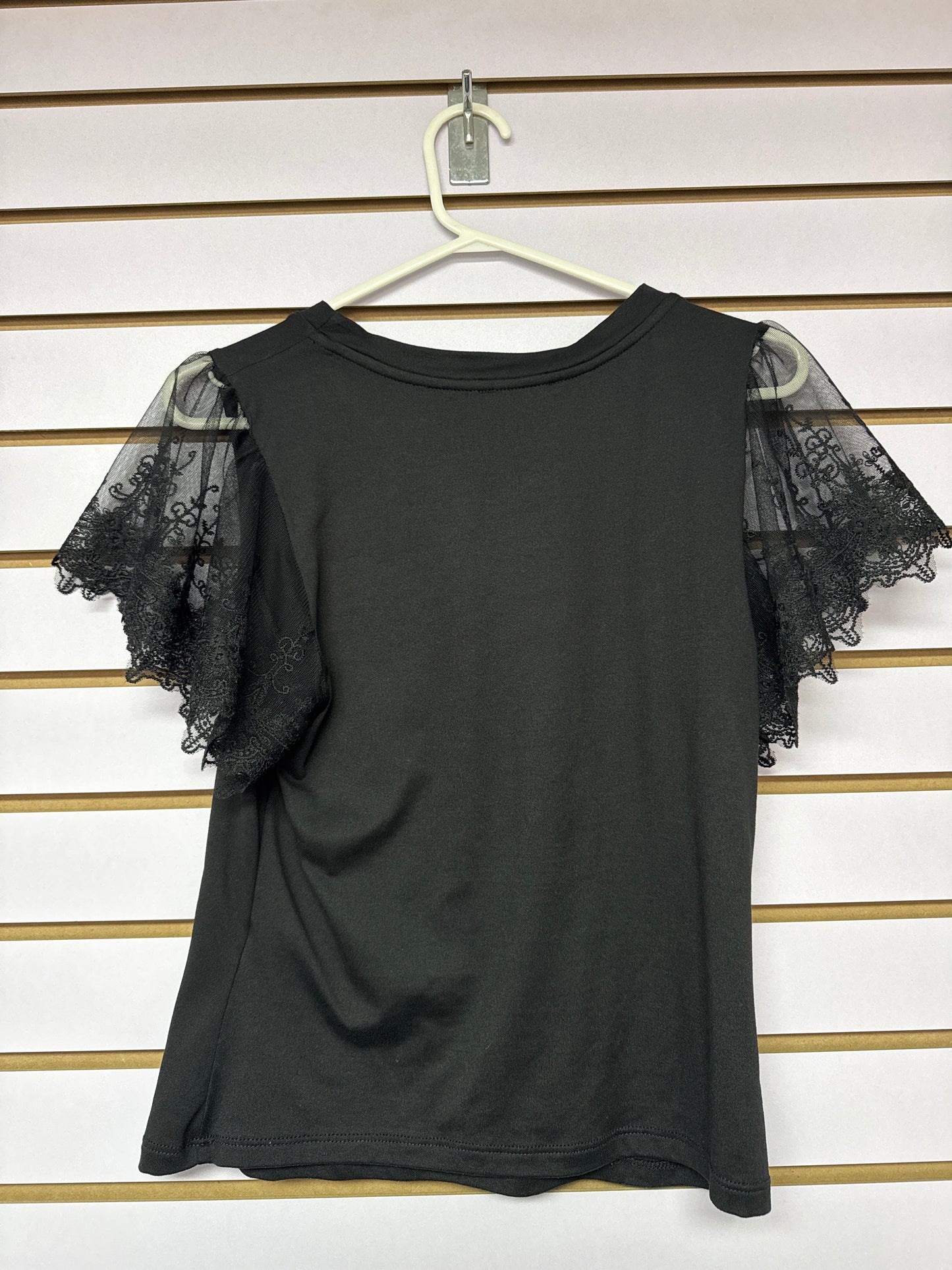 T Shirt Negra Mangas con Encajes