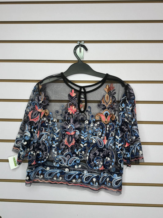 Blusa Negra con Encajes Florales