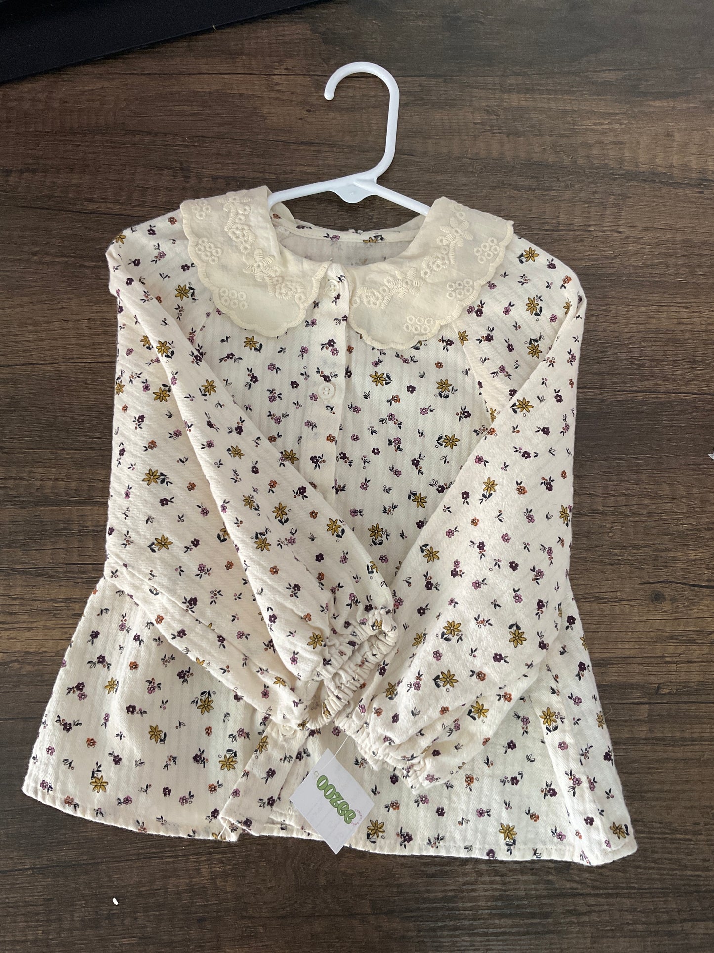 Traje crema de flores