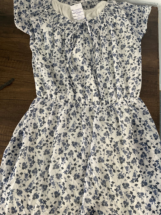 Traje blanco flores