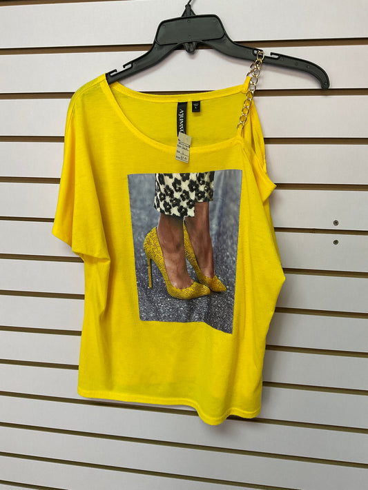 Blusa amarilla con tacón