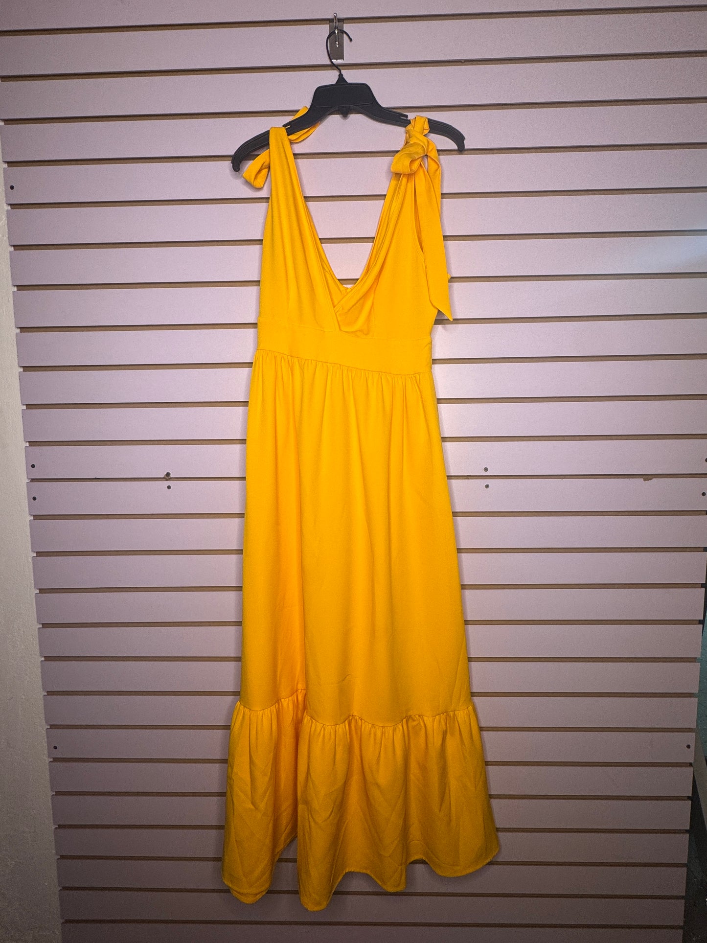 Traje amarillo largo