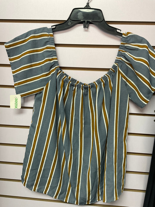 Blusa azul con líneas marrón