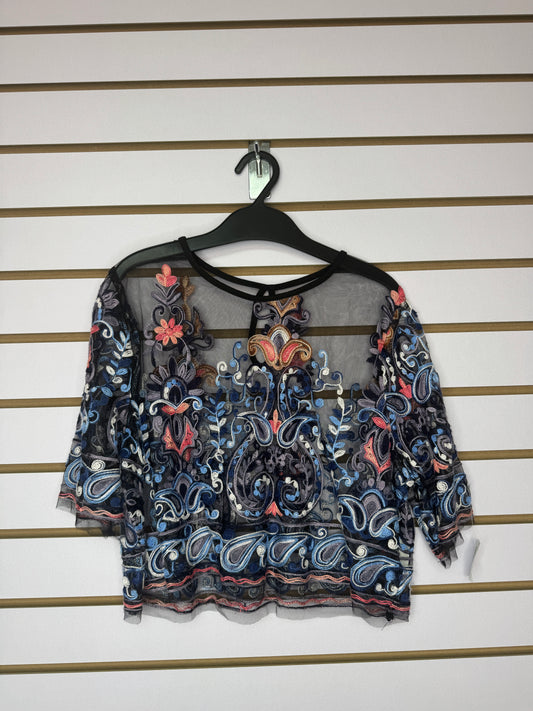 Blusa Negra con Encajes Florales