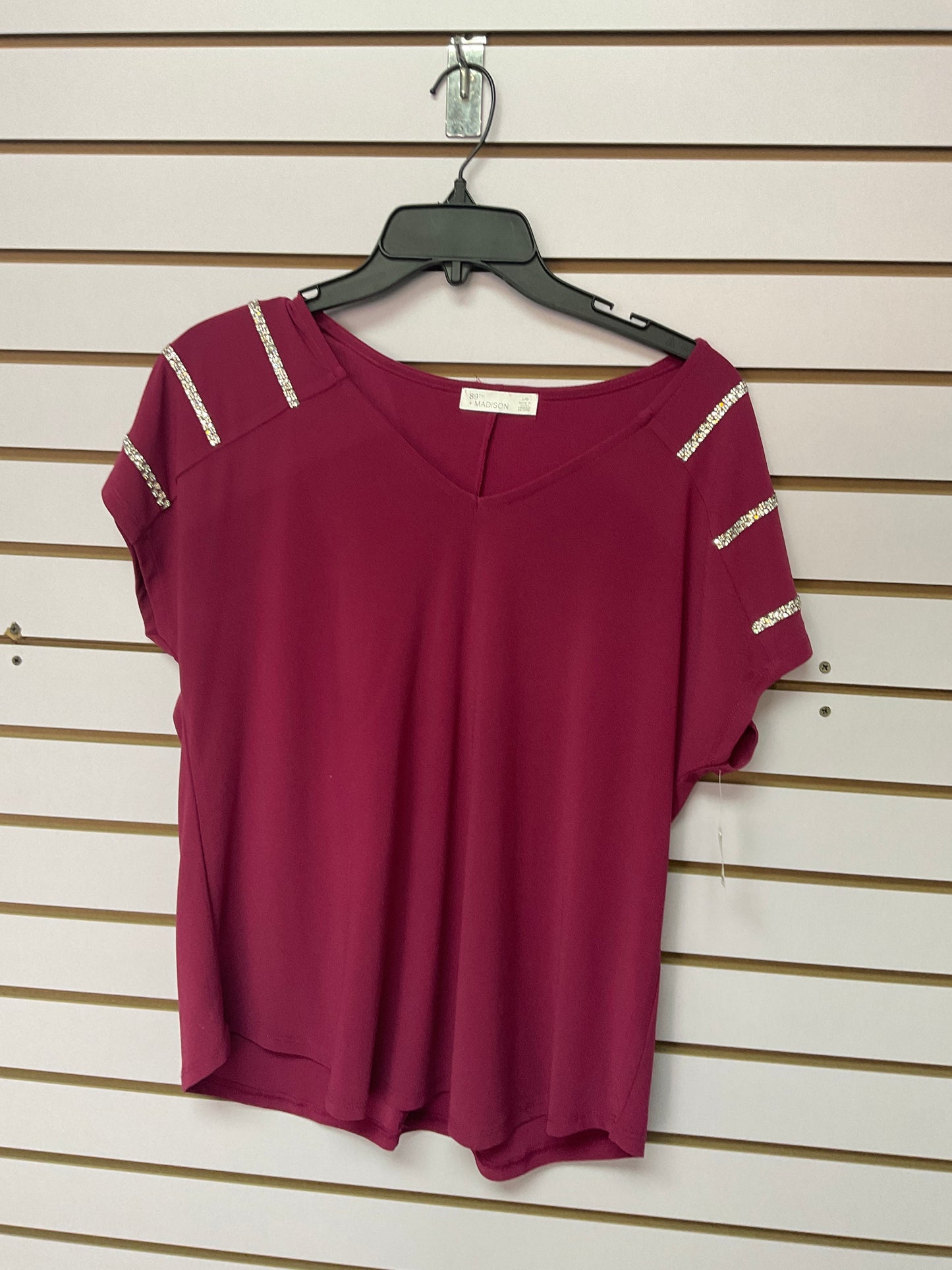 Blusa vino con piedras