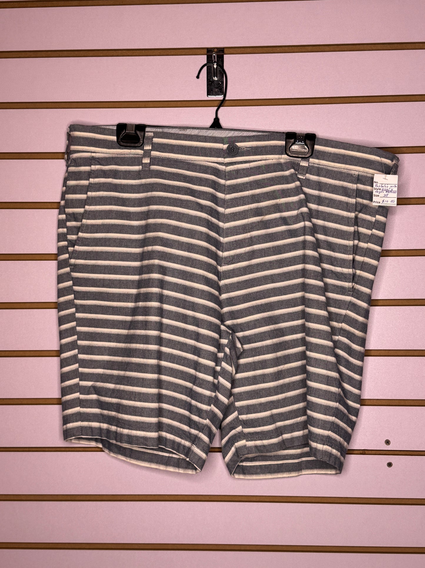 Pant corto azul y Rayas blanca
