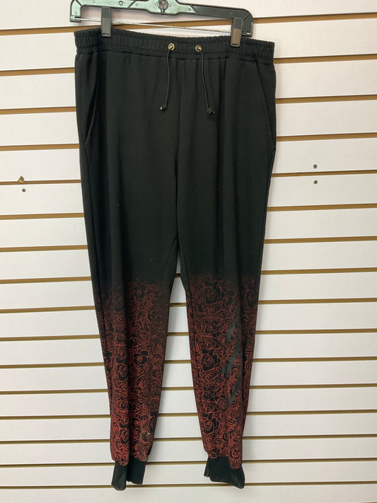 Sudadera negra con rosas