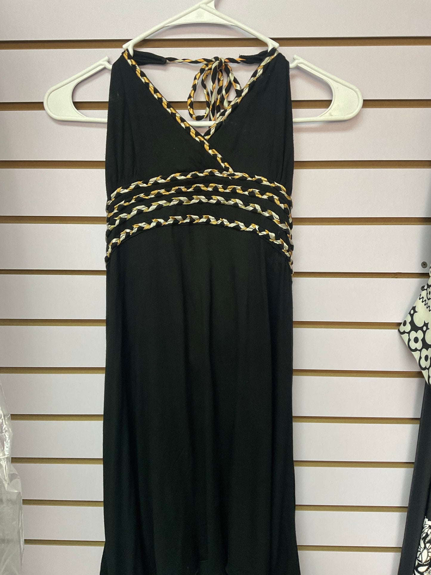Traje negro con adornos BWG
